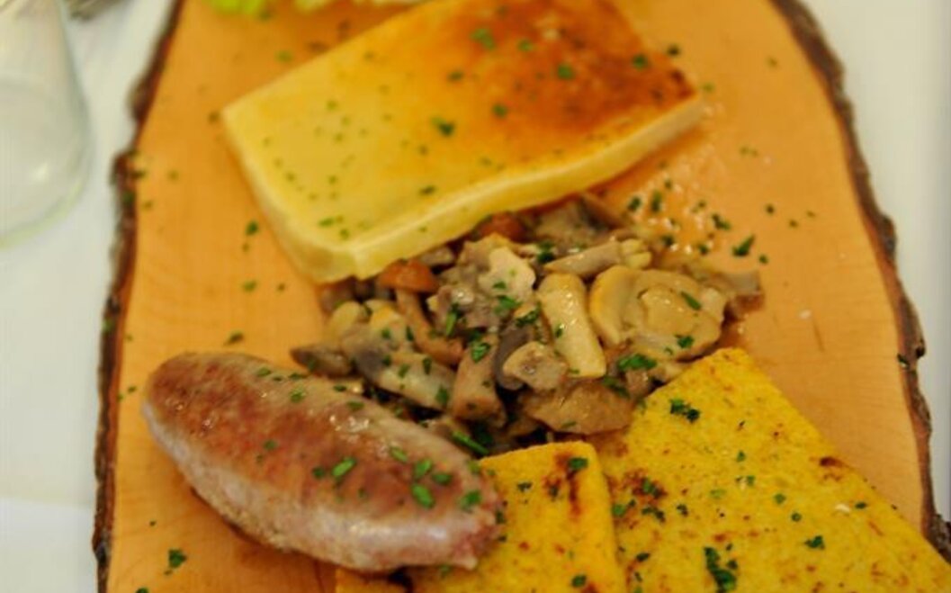 Polenta funghi salsiccia Polenta funghi salsiccia
