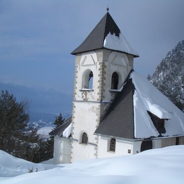Kirche St. Steben - auch im Winter ein beliebtes Ziel, links der Pressegger See Kirche St. Steben - auch im Winter ein beliebtes Ziel, links der Pressegger See