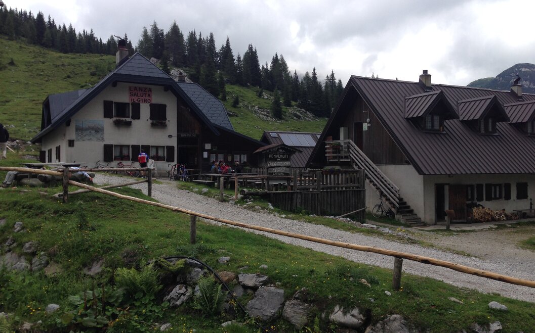 Bewirtschaftete Hütte am Lanzenpass Roland Oberdorfer